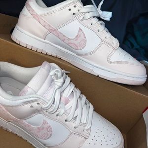 Women’s Nike dunks pink paisley